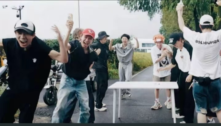 依青春致敬农田——一名青年男性向十个勤天的奋斗致敬