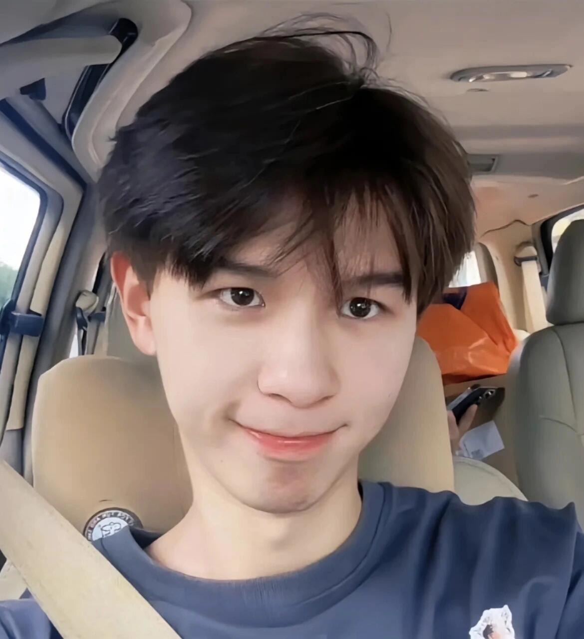 巧手凝匠心，缄默藏温柔：我眼中的何浩楠