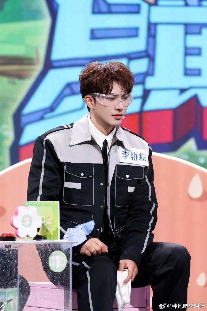 犁铧刻初心，柔心耕岁月...