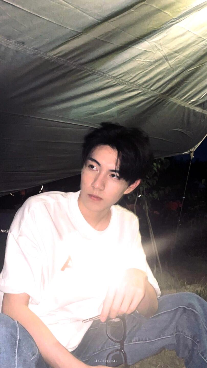 引擎鸣旷野，温柔落垄间...