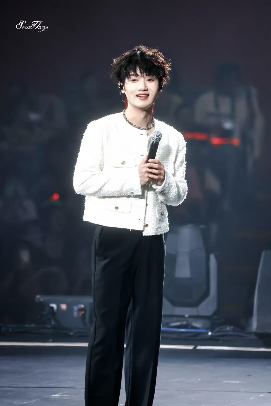 躬身耕岁月，柔肩担朝夕...