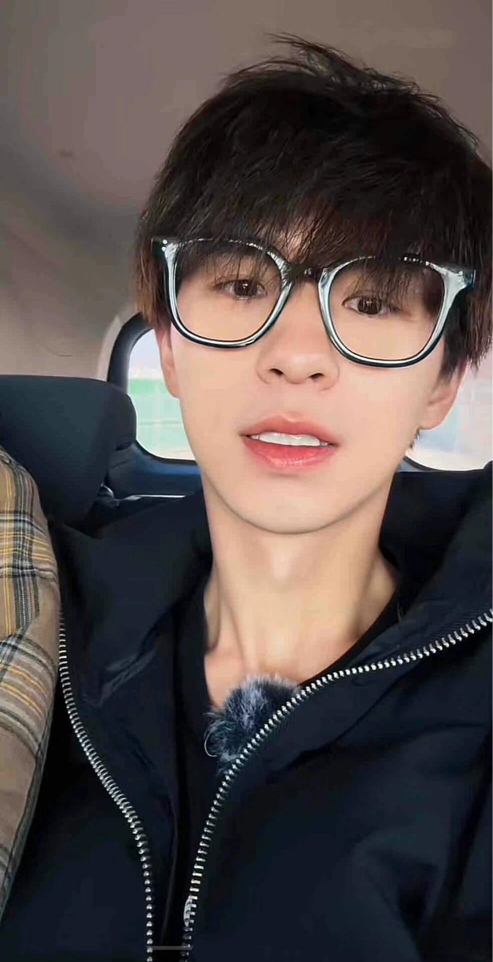 “快乐小狗” 闯田间...