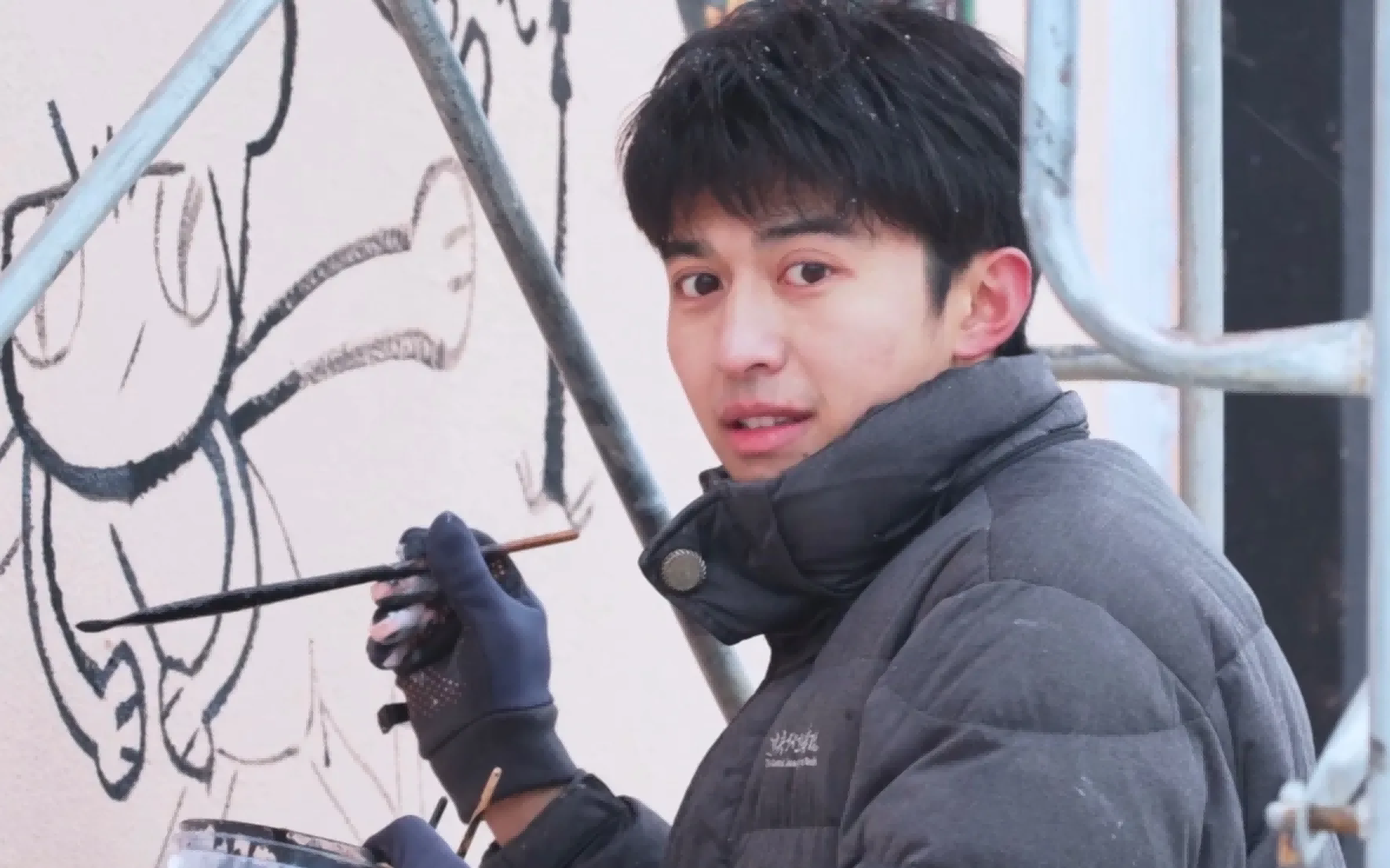 麦田里的追光者——一个“笨蛋帅哥”的清醒成长录